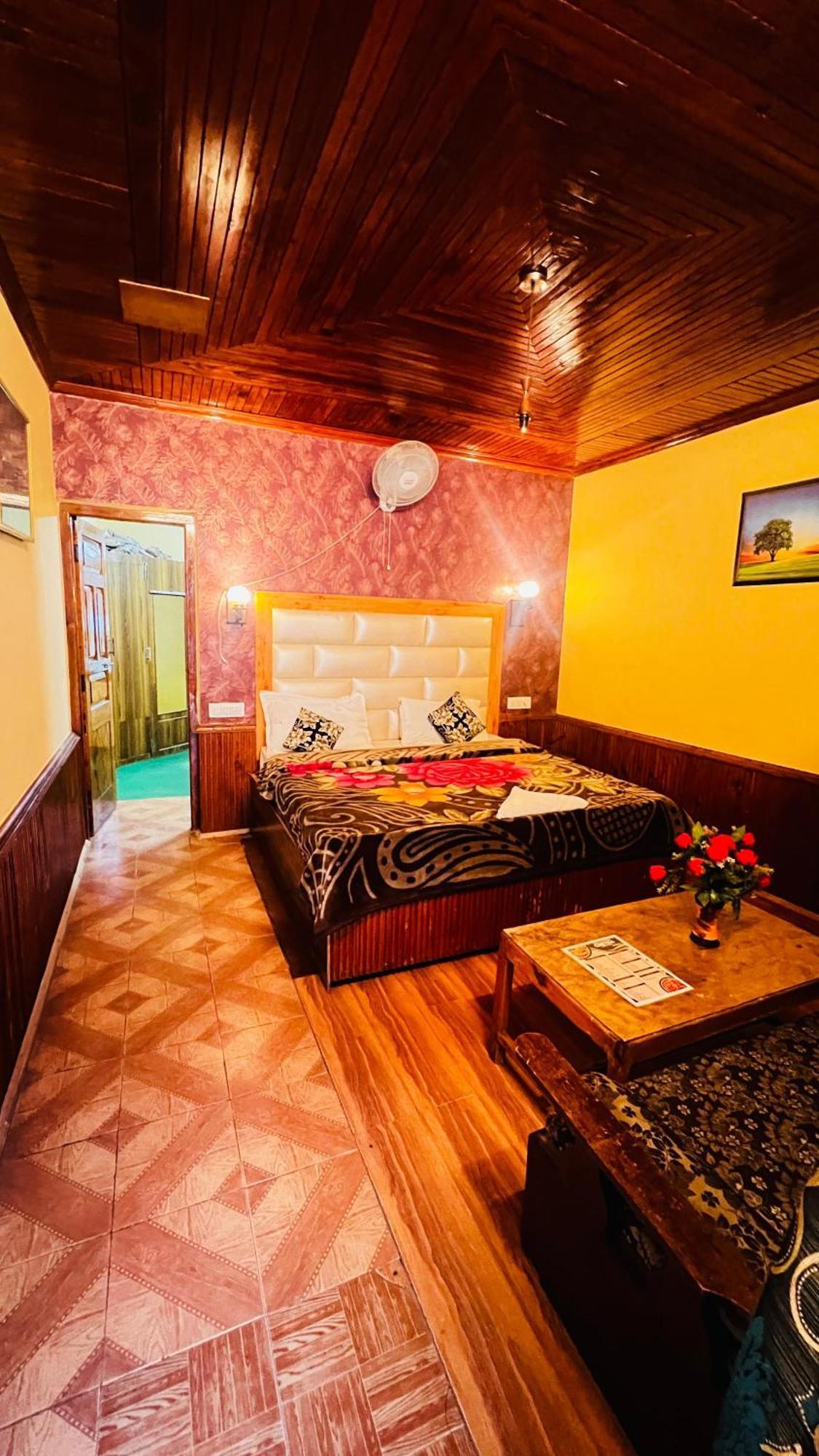 מנאלי Hotel Chetna מראה חיצוני תמונה