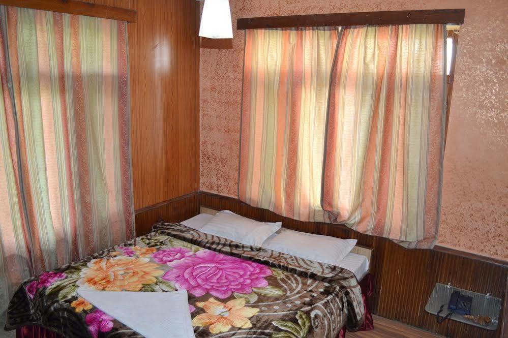 מנאלי Hotel Chetna מראה חיצוני תמונה